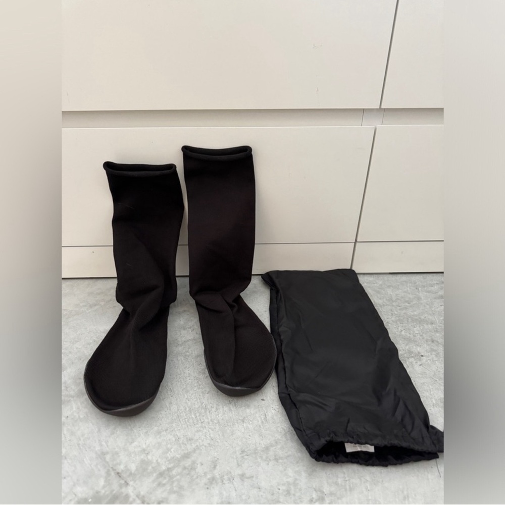 Yeezy pods